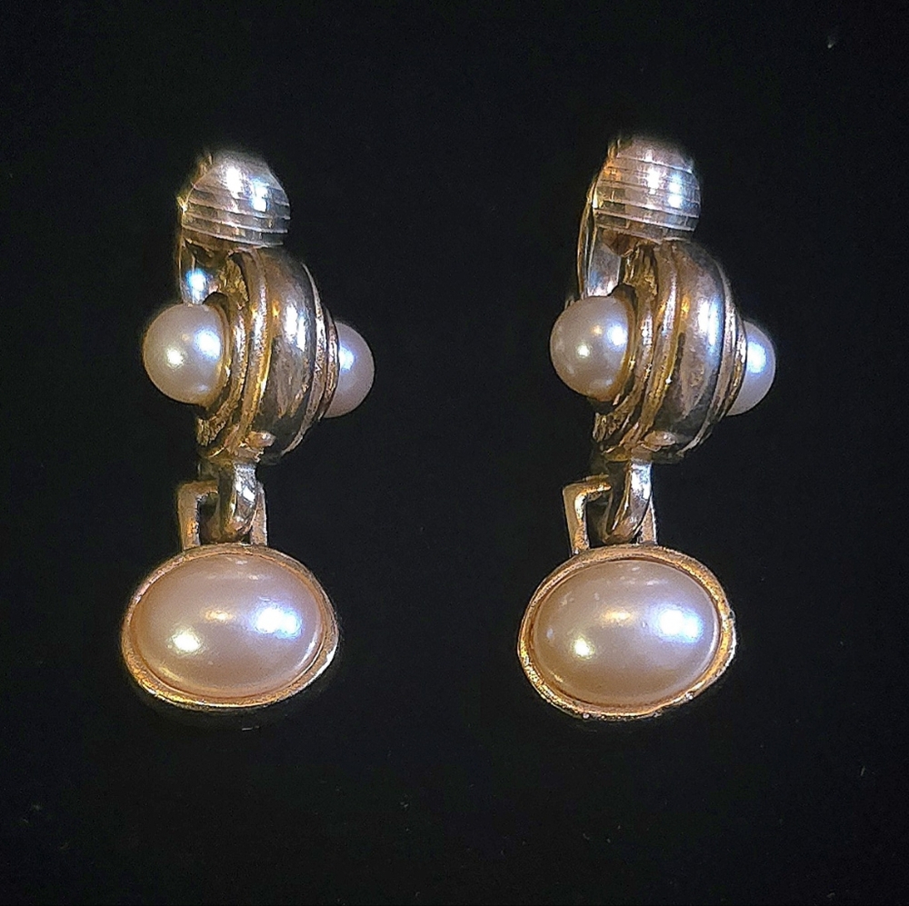 Vintage Clip On Faux Pearl Drop Dangle Clip On Earrings Gold Tone Richelieu